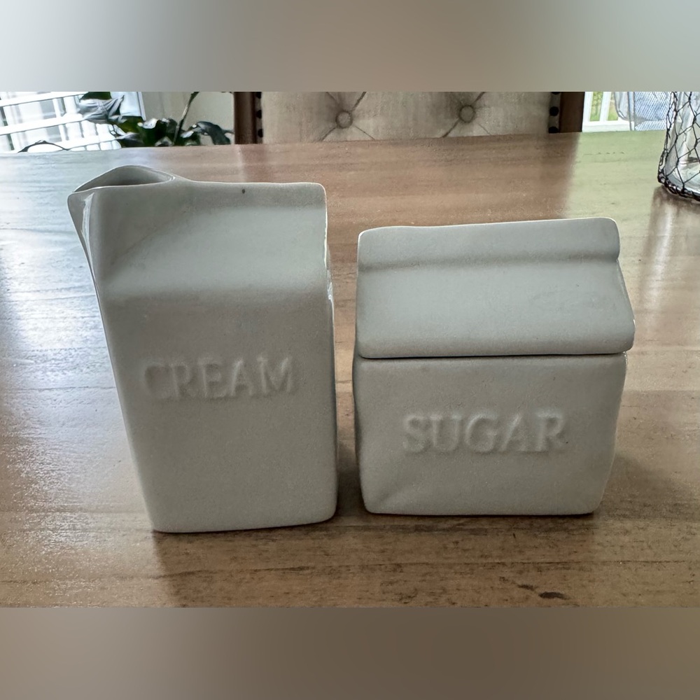 Fritz and Floyd Everyday White Porcelain Sugar and Creamer set